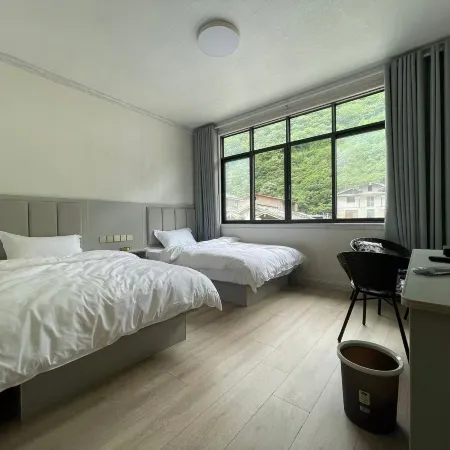 Baoxing Shaojun Homestay