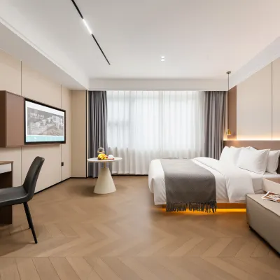 Meiyu Serviced Apartment (Zhongshan Park Subway Station) Các khách sạn gần Chợ điện tử SEG