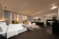 Harbin Yinyu Designer Hotel (Central Street, Chinese Baroque Branch) - Airport Shuttle