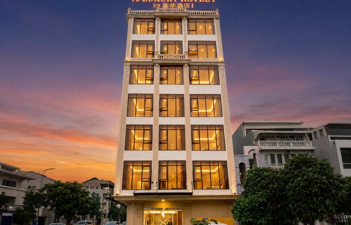 79 LUXURY HOTEL I