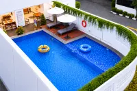 Metro Park View Hotel Kota Lama Semarang - Pools