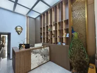 Red Roof Express Hotel (Xing'an National Forest Park) - parkir