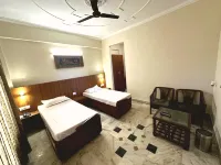 HOTEL ASHISH - 機場接送