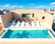 Zhina South China Sea View Hotel (Lingshui Nanwan Monkey Island Branch) - Infinity Pools
