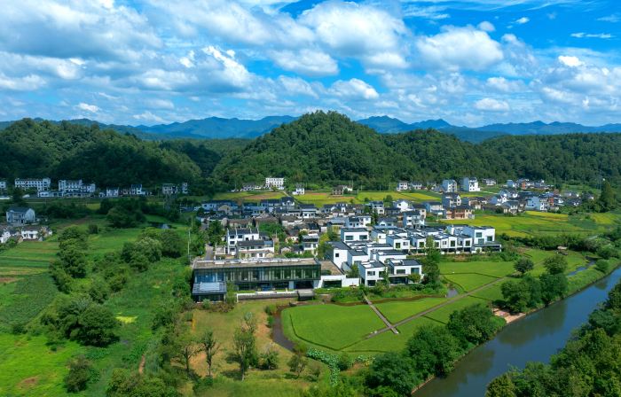 QiYunShan Tianjuli Art Resort Villa Hotel