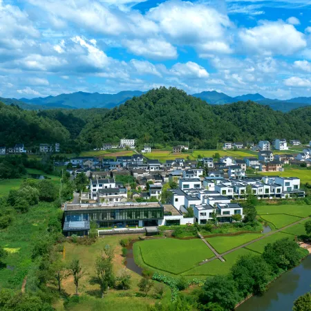 QiYunShan Tianjuli Art Resort Villa Hotel