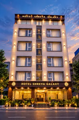 Vantara Premium- Hotel Shreya Galaxy - Swimmingpools