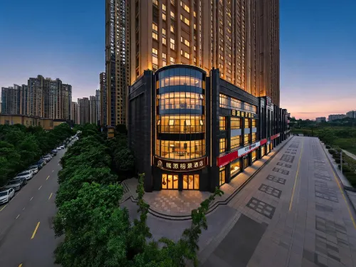 Ruiyuan Rongjing Hotel (Xinyang Yangshan Park) - parking