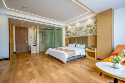 New World Holiday Hotel (Lingshui City) Hotels in Downtown/Haiyun Plaza