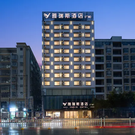 Yarris Hotel