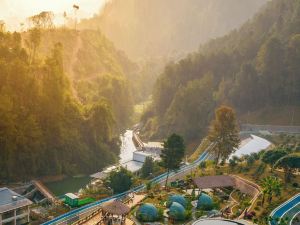 Yangshuo Daze overhanging hot spring light luxury hotel