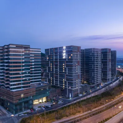 James Joyce Coffetel (Jinan Luneng Guihe Lingxiucheng Wangyue Road) Hotels near Jinan Technician College (New Campus)