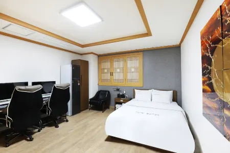 Bolton Hotel Отели рядом с достопримечательностью «Национальный университет Чоннам»