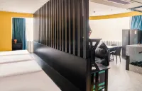 v E-sports hotels