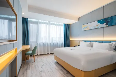Qingmu Platinum Hotel (Nanjing Pukou Wende Road Subway Station)