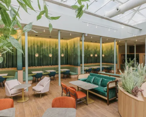 Catalonia Barcelona Plaza Hotels near Las Arenas