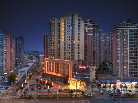 Vienna 3 Best Hotel(Hunchun South Station) Отели в г. Цичунь