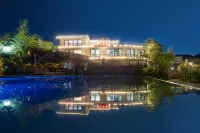 Future Homestay （Xingyi Wanfenglin Store）