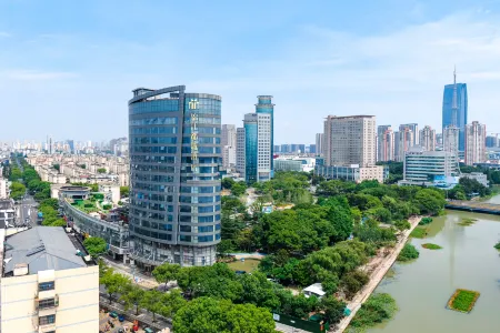 Metropolo Jinjiang Hotel(Kunshan Jinying international Kunju theater store) Отели рядом с достопримечательностью «Dinas Load and Unload Marina»