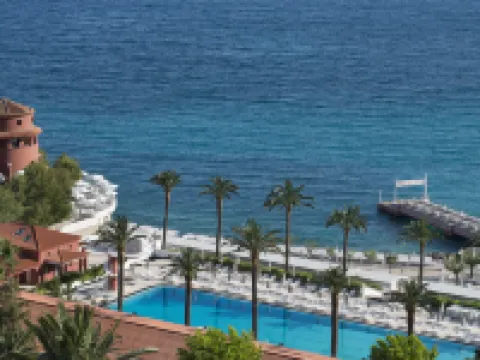 Monte-Carlo Beach Hotel berhampiran L'Olivier Millenaire