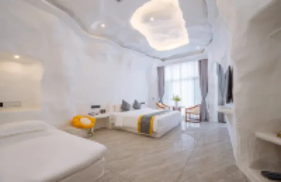 景洪富龍軒酒店（潑水廣場店） 鄰近孔雀湖的酒店