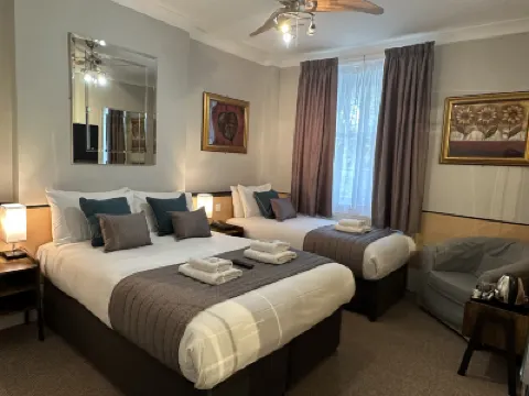 Tudor Court Hotel Hotels near Paddington