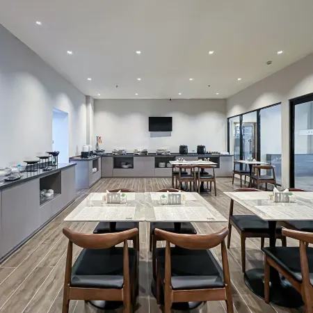 Ease Hotel (Linzhang Jian'an Road)