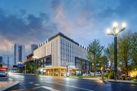 Yibin Jinghu Hotel Отели рядом с достопримечательностью «China Yibin Yangtze River Landmark Square»