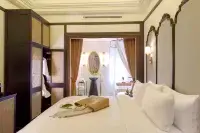 V Maison Boutique Hotel