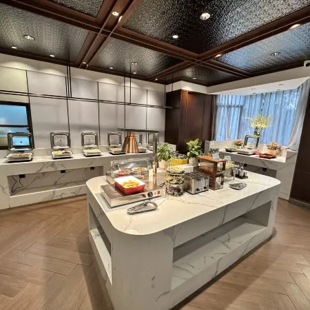 Xiangyang Hotel Shangqin Boutique Hotel Jing'an Temple Subway Station Branch) Отели рядом с достопримечательностью «Торговый центр Westgate»