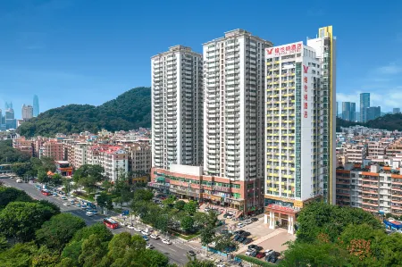 Vienna Hotel (Shenzhen Luohuo Aiguo Road) Отели рядом с достопримечательностью «Quyuan»