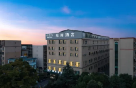 Xana Hotelle Hotel (Kunming Nanping Pedestrian Street Cuihu) Hotels in Kunming