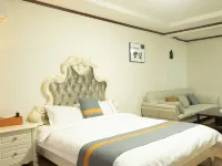 โรงแรมหรงกวาง เหยียนจี๋ - วิวภูเขา