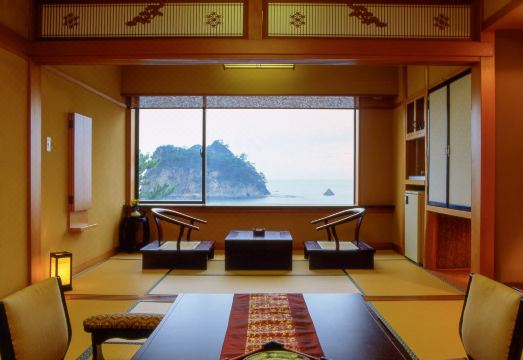 3. 우미베노카쿠레유..