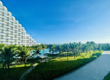 A SEAVIEW HOTEL AT CAM RANH NEAR THE AIRPORT