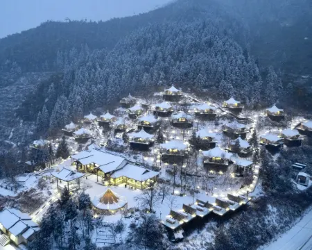 Clouds and Terraces return to the wild sea of clouds camp Hotels in Yunhe