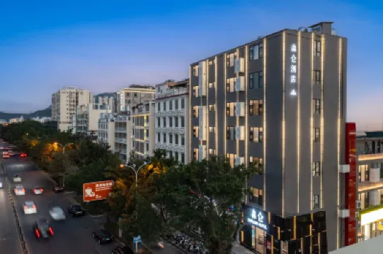 싼야 센룬 호텔 싼야 첸구칭 관광지(삼아 천고정 관광지) 주변 호텔