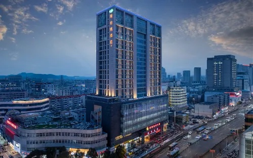 Vienna Hotel (Xuzhou Suning Square Deji Square Branch) - con vista montagne