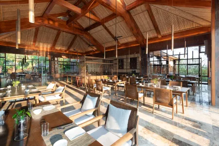 Bolian Resort & Spa Jingmai Отели рядом с достопримечательностью «The Old Bulang Ethnicity Village of Wenji»