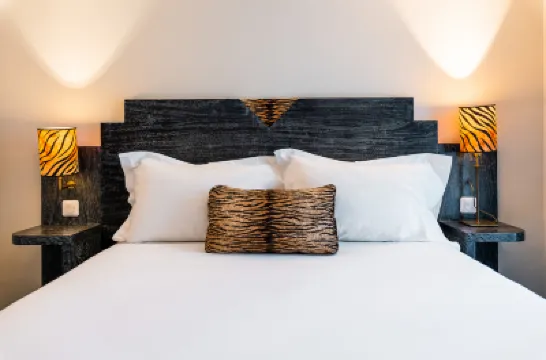 Pavillon Opéra Grands Boulevards Hotels near Folies-Bergere