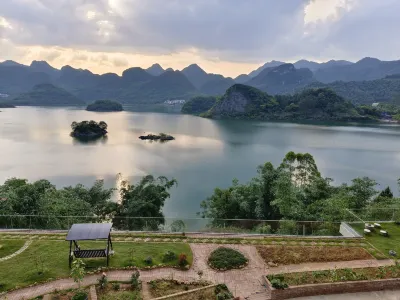 Taohua Lake Panorama Hotel Отели рядом с достопримечательностью «Озеро Цуй-Цуй»