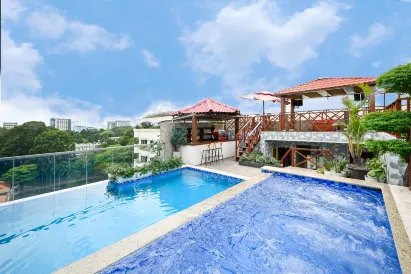 California Hotel Saigon & Rooftop Pool