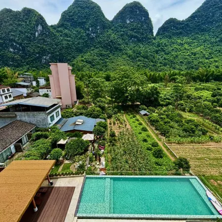 Governor's Mansion Courtyard•Centennial Old House• Vacation Homestay