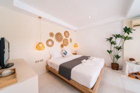 โรงแรมและคาเฟ่ริมทะเลแคทนิป