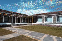Kangding Niqiong Manor (Tagong Grassland)