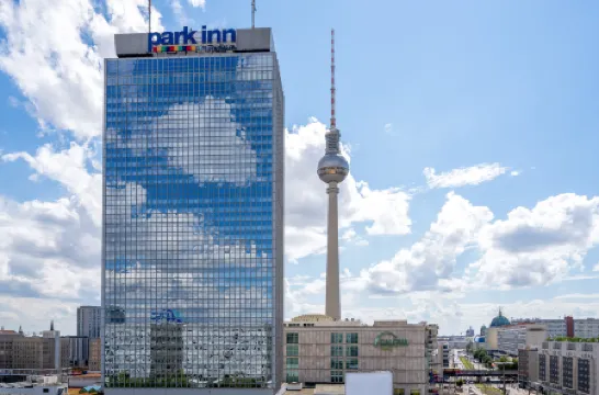 Park Inn by Radisson Berlin Alexanderplatz Отели рядом с достопримечательностью «Берлинский кафедральный собор»