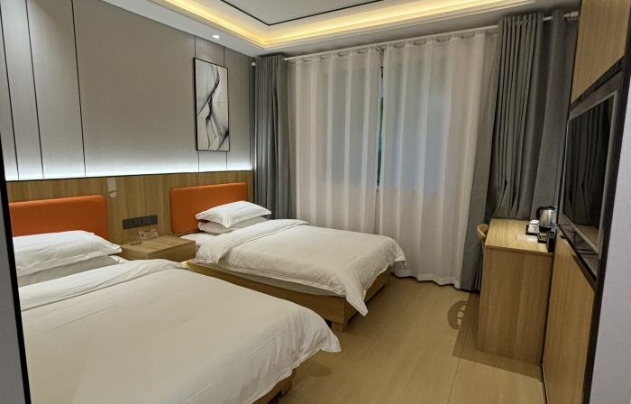 YaLe  Hotel