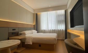 Xinyi International Hotel (Xihongmen Huiju Shopping Center Subway Station)