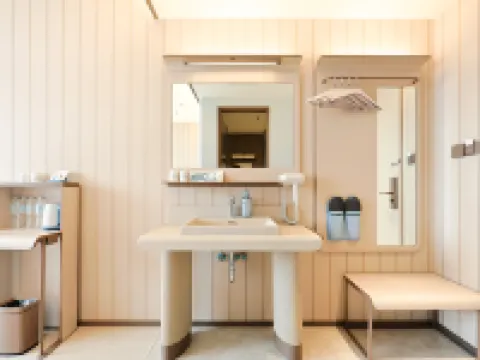 Hanting Hotel (Songjianghe Town, West Changbai Mountain Station) Hotels in Fusong