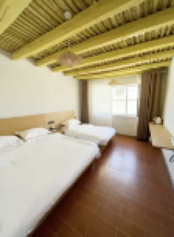 Yunjiaoxia Homestay (Batie Night Market)